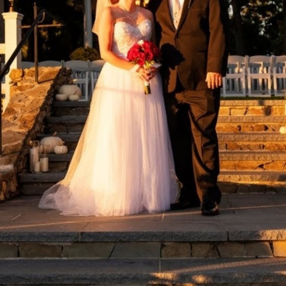 Wedding Dress - Picture 1 of 11